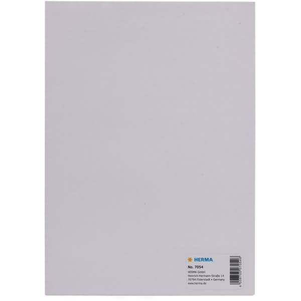 Hellgraues selbstklebendes Etikettenblatt mit einem kleinen HERMA-Produktetikett und Barcode in der unteren rechten Ecke.