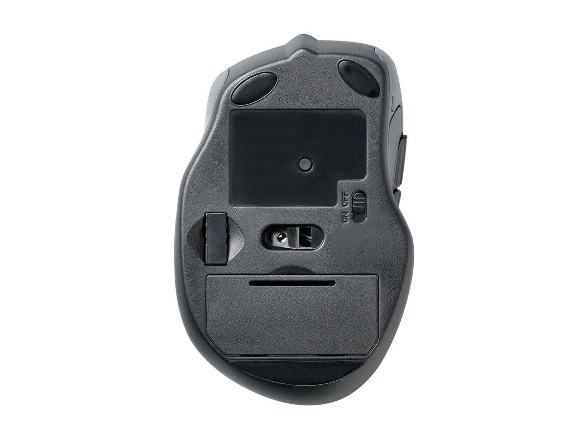Unteransicht einer schwarzen kabellosen Computermaus mit dem Sensor, dem Ein-/Ausschalter, dem Batteriefach und der Kopplungs-/Zurücksetztaste.
