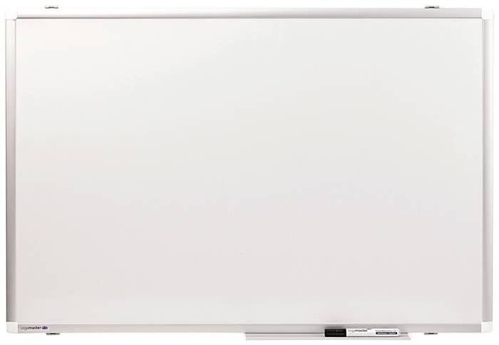 Leeres weißes Trockenmarker-Whiteboard mit Aluminium-Rahmen und Ablage, Vorderansicht dargestellt.