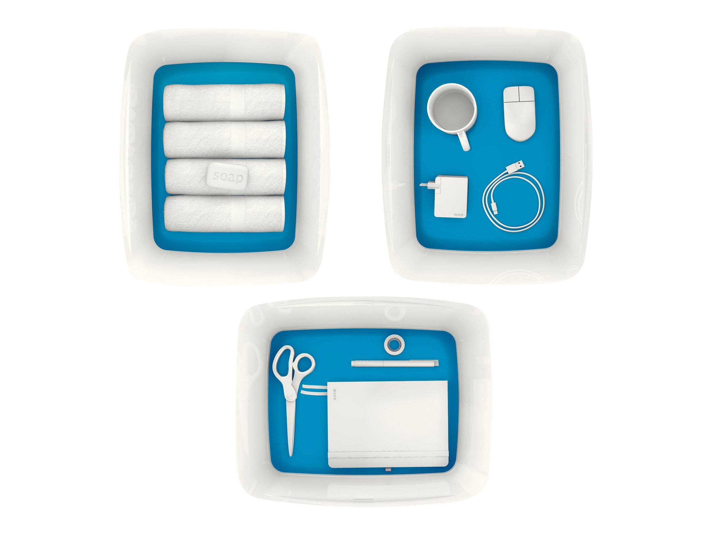 Drei blaue Tabletts mit weißem Reisezubehör: aufgerollte Handtücher, eine Tasse, Maus, Ladegerät und Kabel, sowie Schere, Stift, Notizblock und Papier.