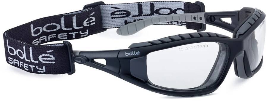 Schwarze Bolle-Schutzbrille mit verstellbarem Riemen und klaren Gläsern auf weißem Hintergrund