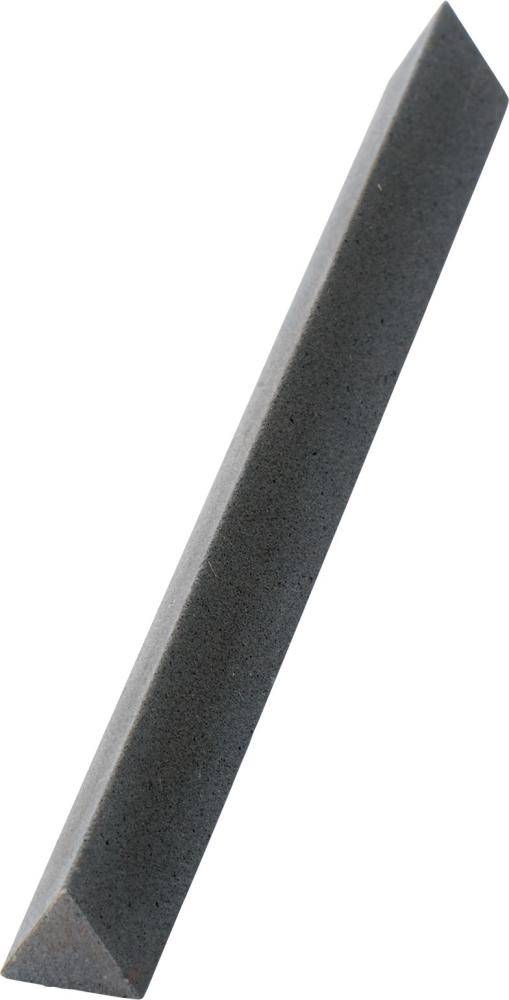 Ein dunkelgrauer dreieckiger Bleistiftminen- oder Graphitstab auf weißem Hintergrund.