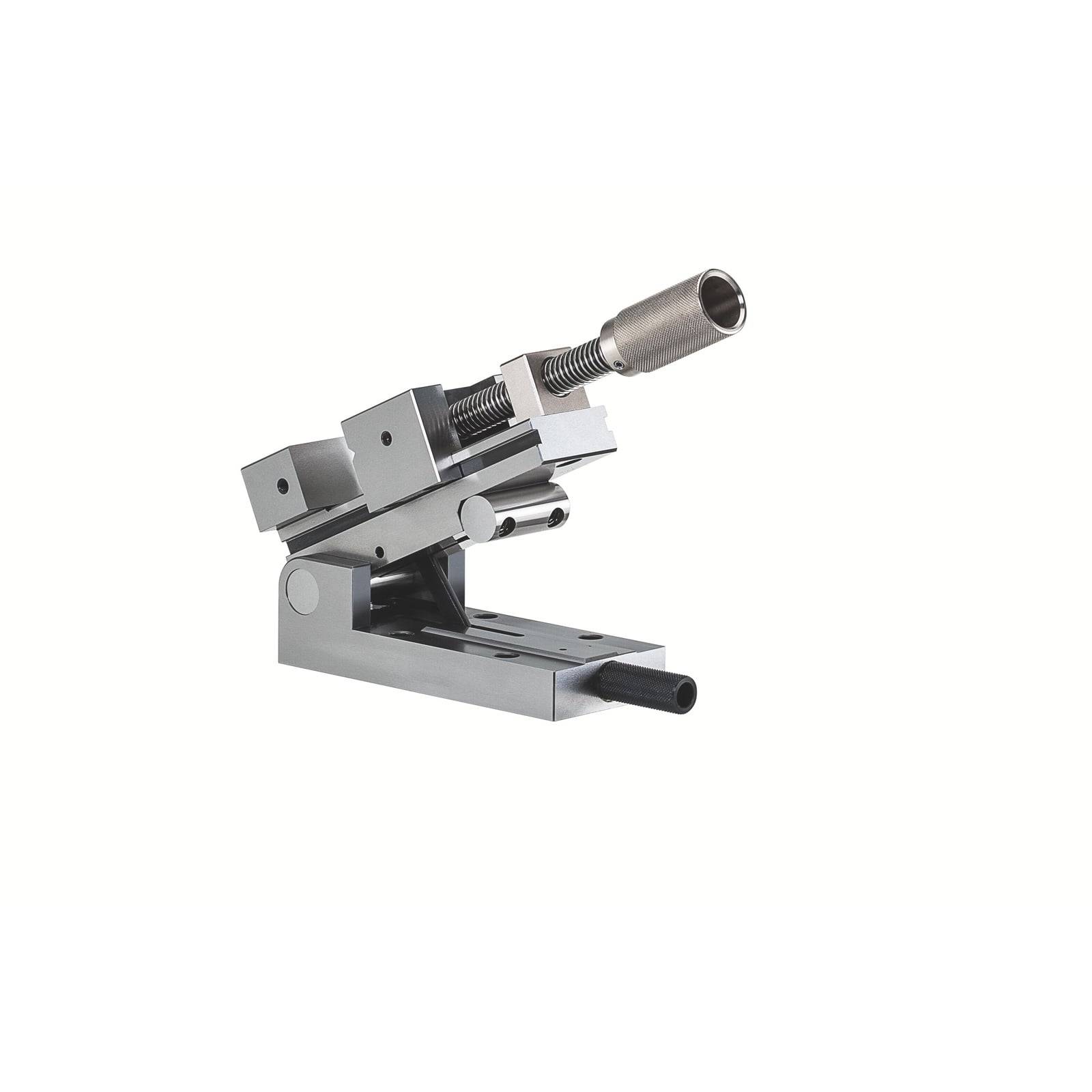 Ein Metall-Schraubstock mit verstellbaren Backen und einem horizontalen Griff, montiert auf einer Basis zum Fixieren von Objekten während mechanischer oder Ingenieurarbeiten.