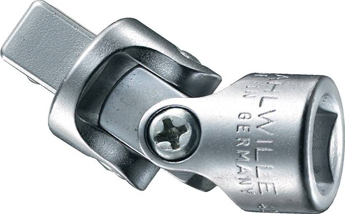 Ein Werkzeuggelenk mit dem eingraviertem Text: STAHLWILLE - MADE IN GERMANY, das eine metallische, robuste Verbindung für mechanische Arbeiten zeigt.