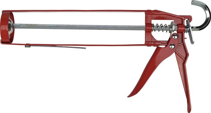 Ein rotes Dichtstoffpistole mit einem Metallrahmen und Auslösegriff, verwendet zum Abdichten von Fugen oder zum Füllen von Lücken, vor einem weißen Hintergrund.