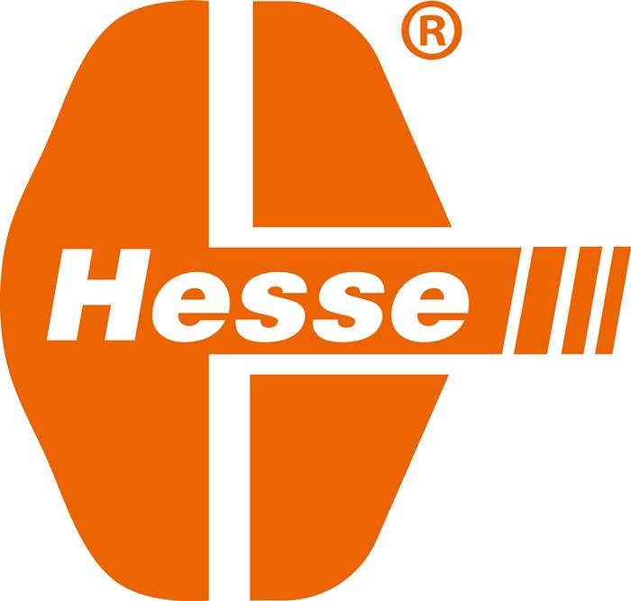 Orangefarbenes Logo mit dem Wort 'Hesse', das ein stilisiertes weißes Kreuz zeigt, das sich vom Buchstaben 'H' erstreckt.