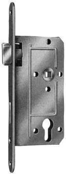 Metallischer Einsteckschloss-Mechanismus mit langer Schließblech und Schlüsselloch, dargestellt auf weißem Hintergrund.