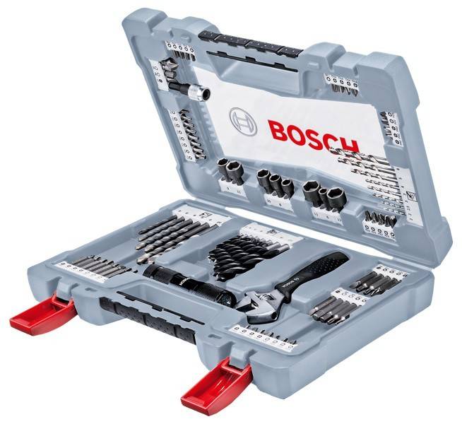 Ein Bosch Bohr- und Schraubendreher-Bitset in einem offenen grauen Koffer mit beschrifteten Fächern. Enthält verschiedene Bittypen und -größen, Bohrköpfe und einen Schraubenschlüssel.