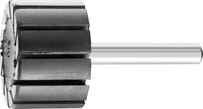 Eine Nahaufnahme einer schweren industriellen Walze mit einer strukturierten schwarzen Oberfläche, die auf einer Metallstange montiert ist.