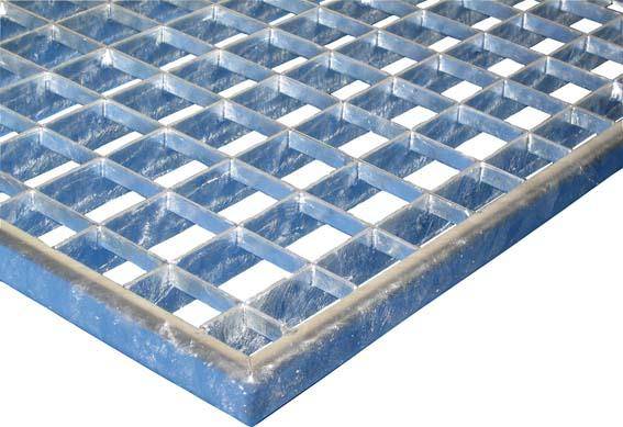 Nahaufnahme eines blauen Metallgitterholzes mit einem rauten-musterigem Gitter, schräg gegen einen weißen Hintergrund gezeigt.