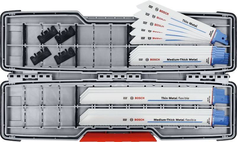 Offener Werkzeugkasten mit Bosch-Metallschneid-Sägeblättern für Stichsägen, sortiert in Fächern, beschriftet mit Dünnes Metall und Mitteldick-Metall, plus schwarzes Sägeblatt-Zubehör.