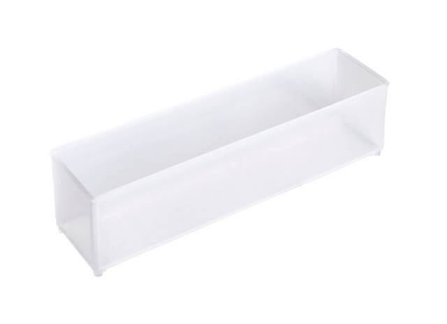 Ein transparenter, rechteckiger Kunststoff-Aufbewahrungsbehälter, leer, vor einem weißen Hintergrund dargestellt.