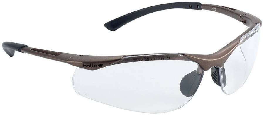 Klare Schutzbrille mit braunem Überschlag-Gestell und getönten Bügeln, auf weißem Hintergrund dargestellt.