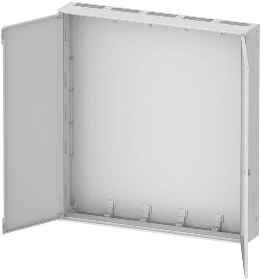 Eine weiße, leere elektrische Installationsbox mit einer offenen Tür, die im Inneren Schlitze für Komponenten zeigt und für die Wandmontage konzipiert ist.
