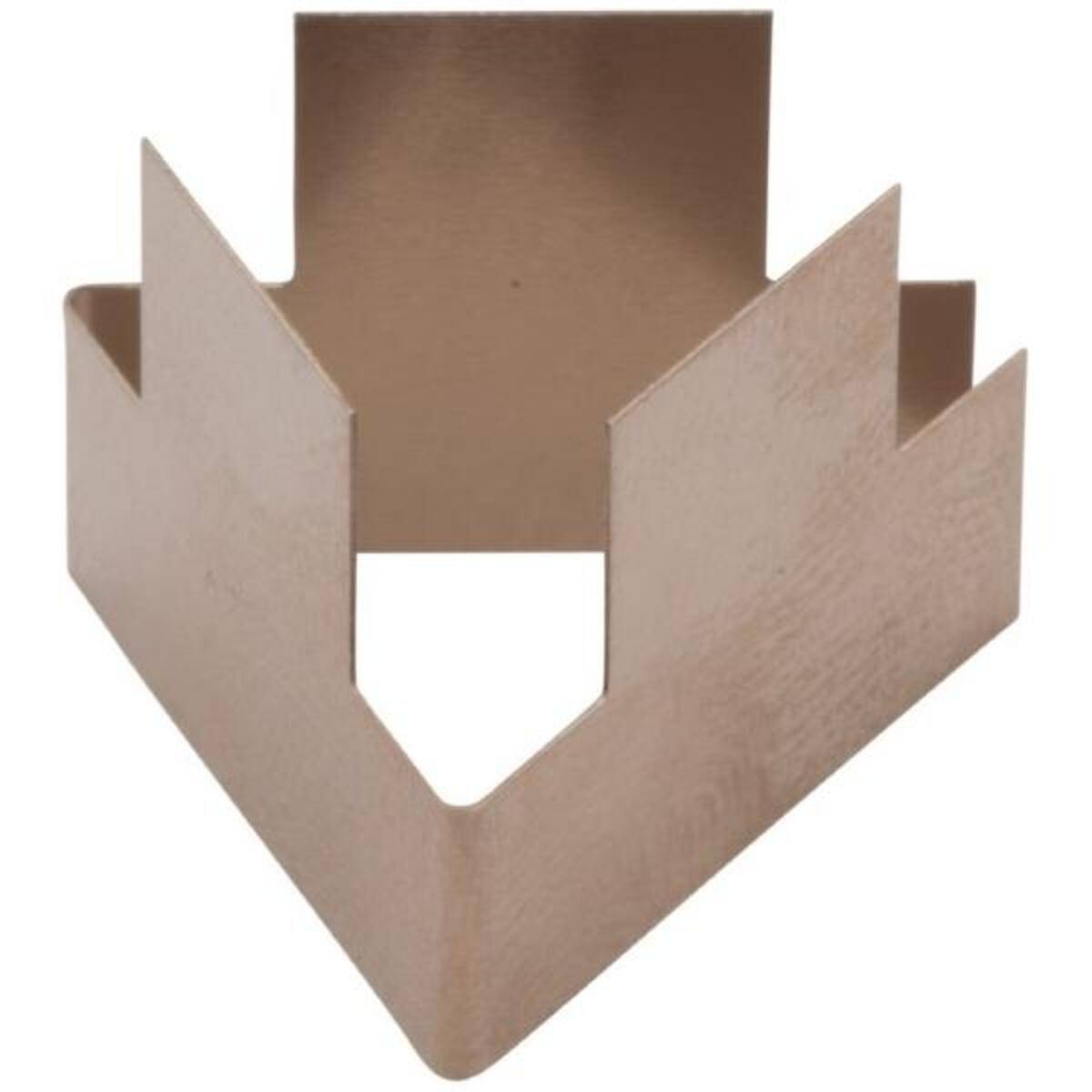 Beige Kantenschutz aus Karton oder Schutzverpackungseinsatz mit gefalteten Laschen, gezeigt auf weißem Hintergrund.