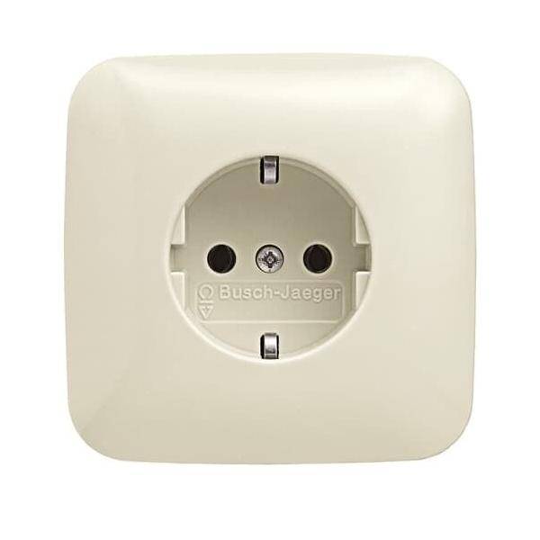 „Europäische Steckdose mit zwei runden Anschlüssen, umgeben von einem beigen quadratischen Rahmen.