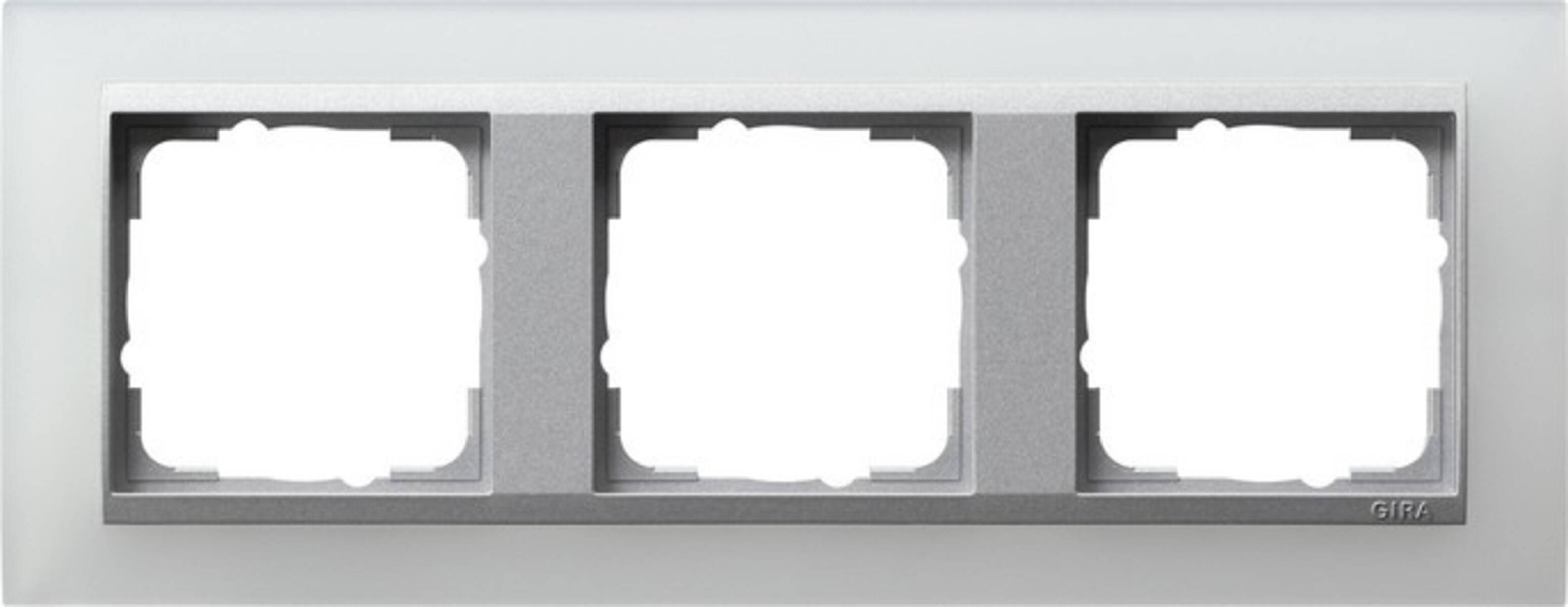 Drei leere quadratische Bilderrahmen in einer horizontalen Reihe auf einem grauen Panel.