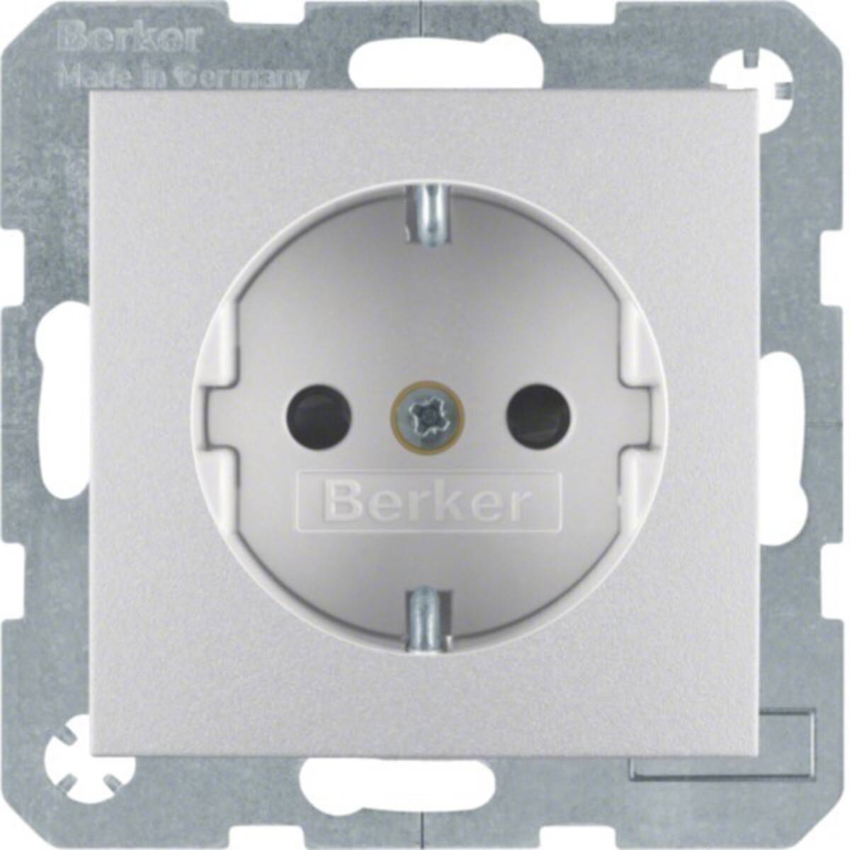 Silberner Berker-Elektrosteckdose mit zwei runden Steckplätzen und zentralem Erdungskontakt, frontal auf einem Metallmontagegerüst dargestellt.