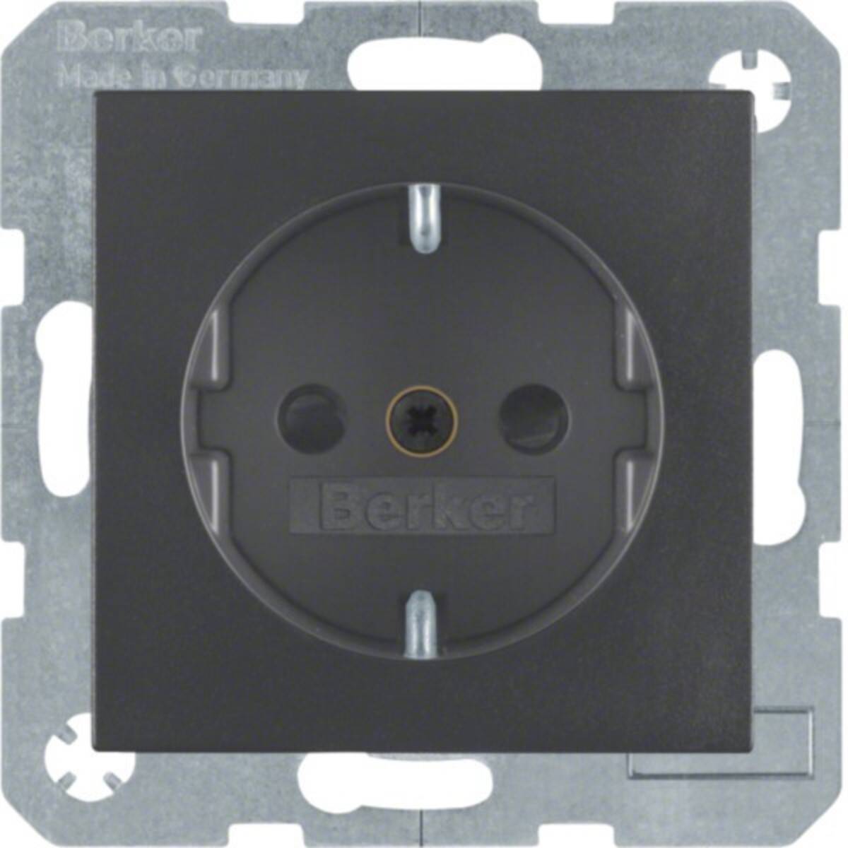 Berker Elektrosteckdose mit dunkelgrauem Rahmen und Metallmontageplatte.