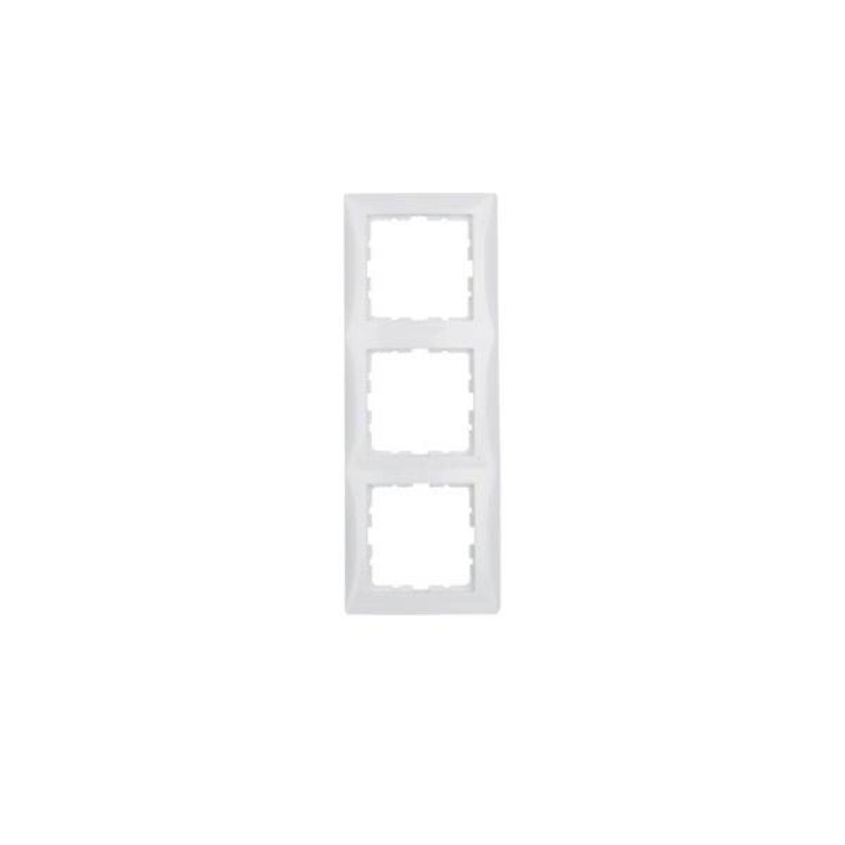 Ein weißer Dreifach-Lichtschalterrahmen mit drei quadratischen Öffnungen, die vertikal angeordnet sind, um Schaltereinheiten aufzunehmen.