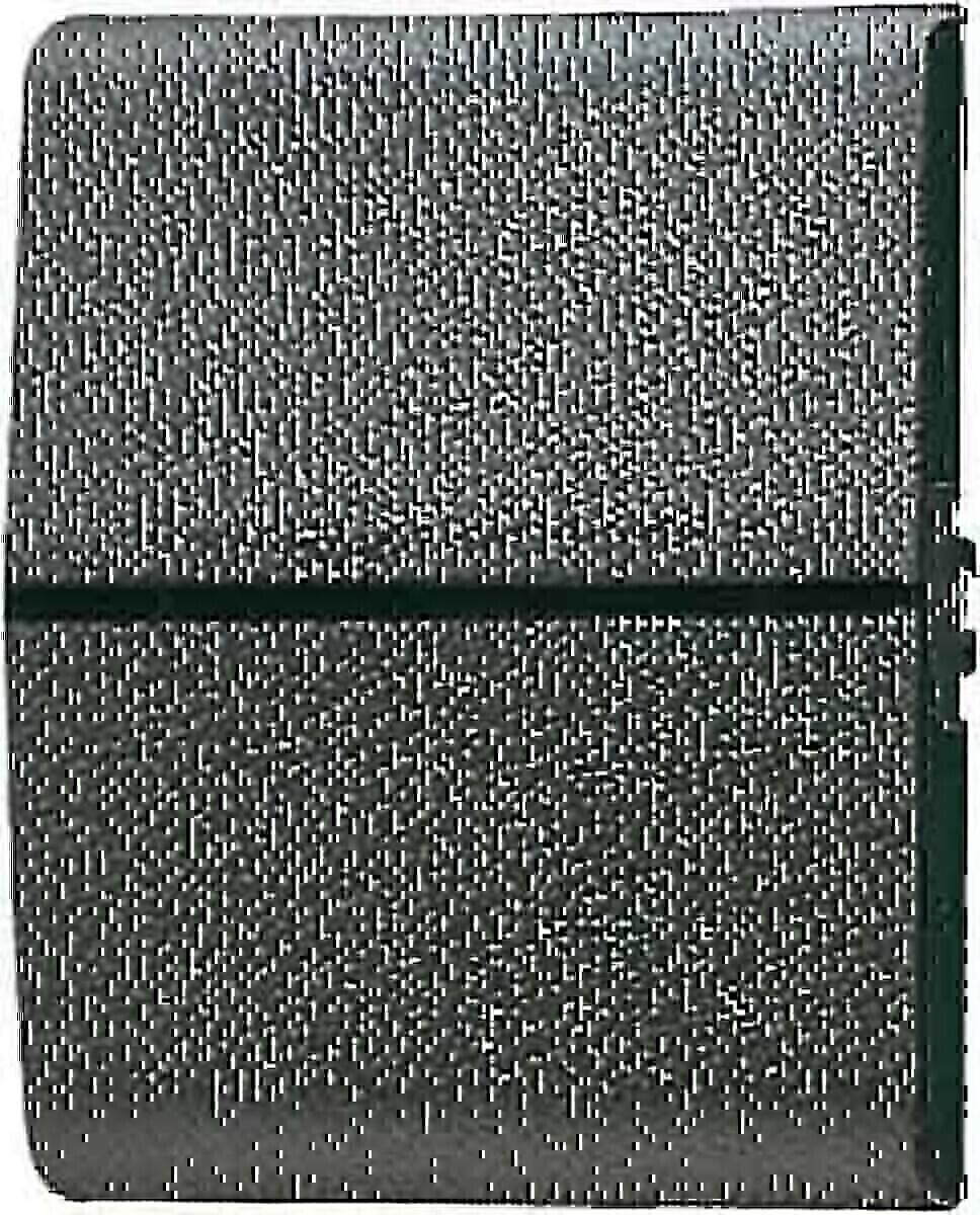 Eine strukturierte schwarze Oberfläche mit einer horizontalen Linie, die sie in zwei Teile teilt und einem abstrakten oder minimalistischen Design ähnelt.