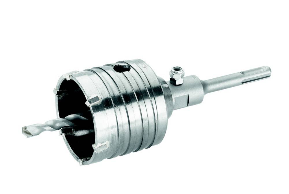 Eine Lochsäge mit einem Metallbohrer, entwickelt zum Bohren großer Löcher in verschiedenen Materialien, von einem Winkel aus gezeigt, der ihre Zähne und den Schaft sichtbar macht.