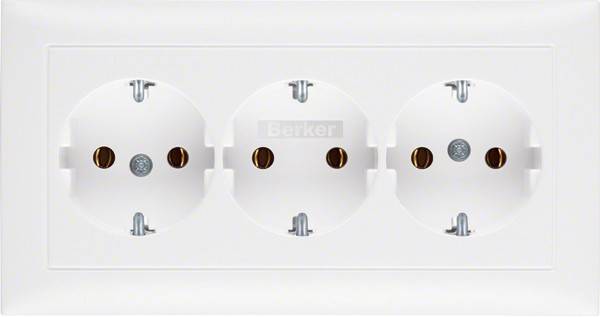 Vierfache Steckdose der Marke 'Berker' mit weißer Oberfläche, für den Einsatz in Innenräumen konzipiert.