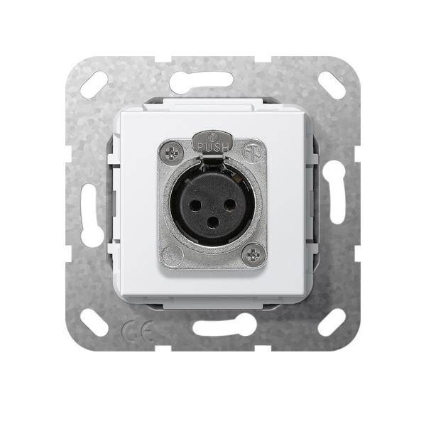 Eine silberne XLR-Buchse mit drei Kontakten ist auf einer Metallplatte montiert, konzipiert für Audio- und Beleuchtungsanschlüsse, mit einem 'PUSH'-Knopf oben.