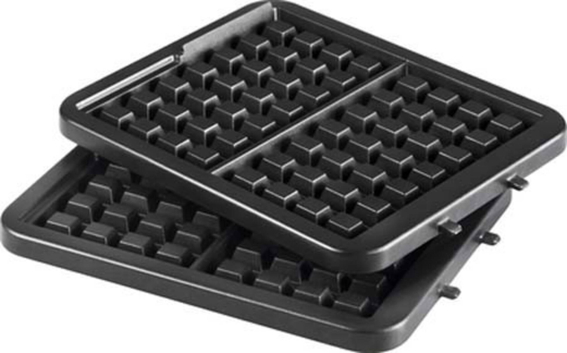 Zwei gestapelte schwarze Waffeleisen mit quadratischen Gittern, geöffnet auf weißem Hintergrund dargestellt.