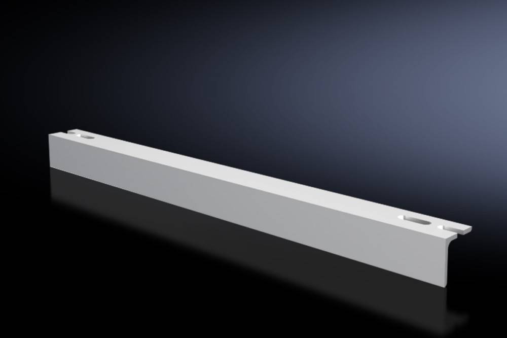 Eine schräge Ansicht eines schlanken, modernen silbernen Laptops, der teilweise geschlossen ist, vor einem dunklen Verlaufshintergrund.