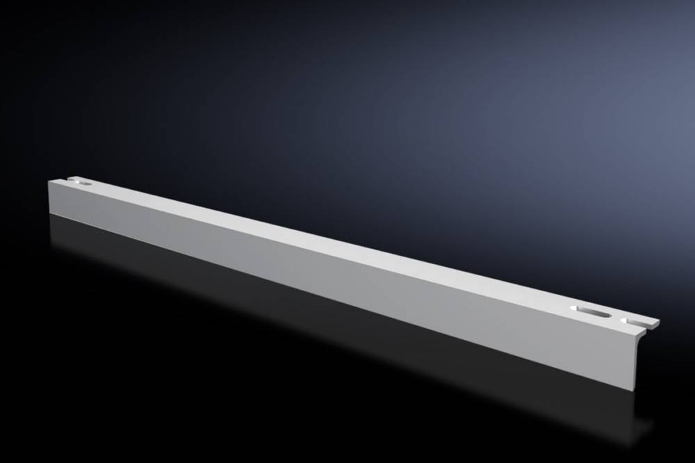 Ein minimalistisches Bild, das einen diagonalen grauen Metallträger vor einem Verlaufshintergrund in dunklen Tönen zeigt.