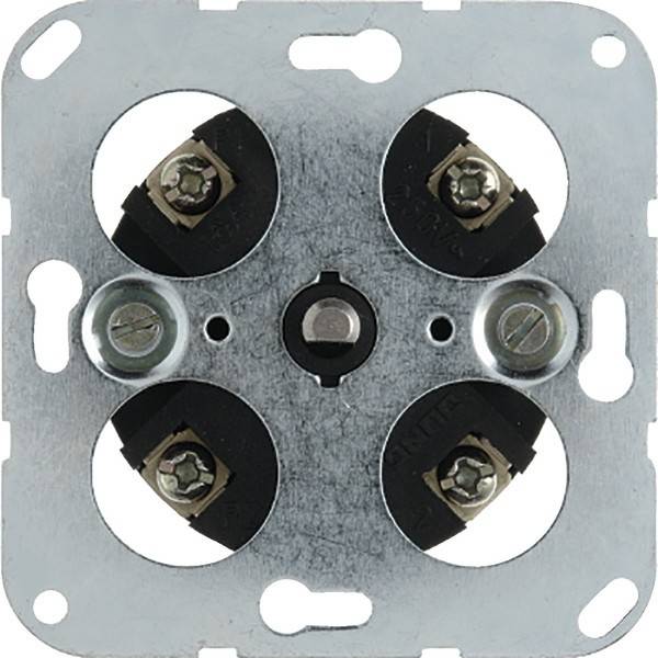 Ein quadratischer Metallmontagehalter mit vier kreisförmigen Öffnungen, jeweils mit einem elektrischen Schraubenanschluss. Zentrales Loch zur Befestigung.