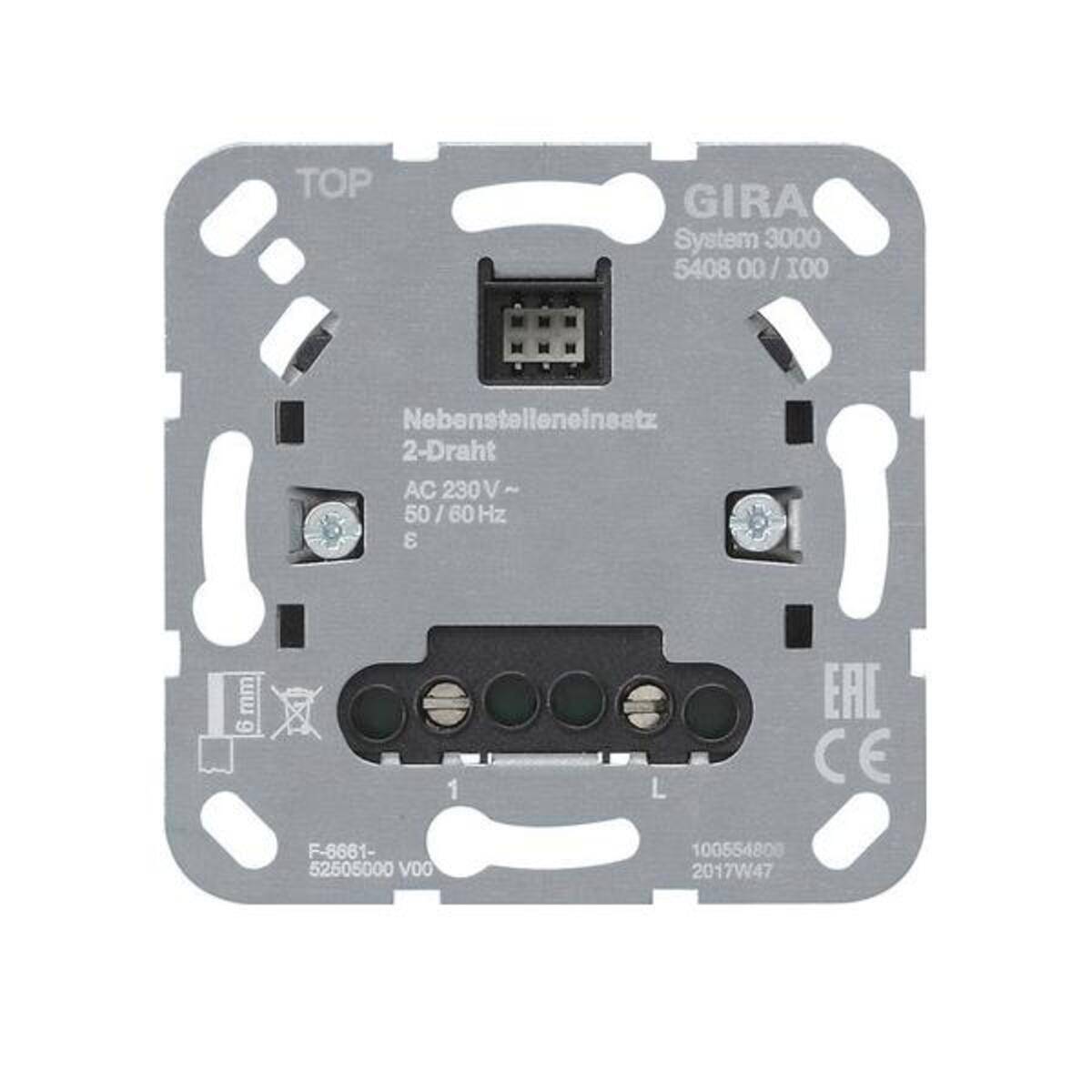 Frontansicht eines GIRA System 3000 Wandschaltermoduls mit Befestigungsnuten, Anschlüssen und aufgedruckten elektrischen Spezifikationen.