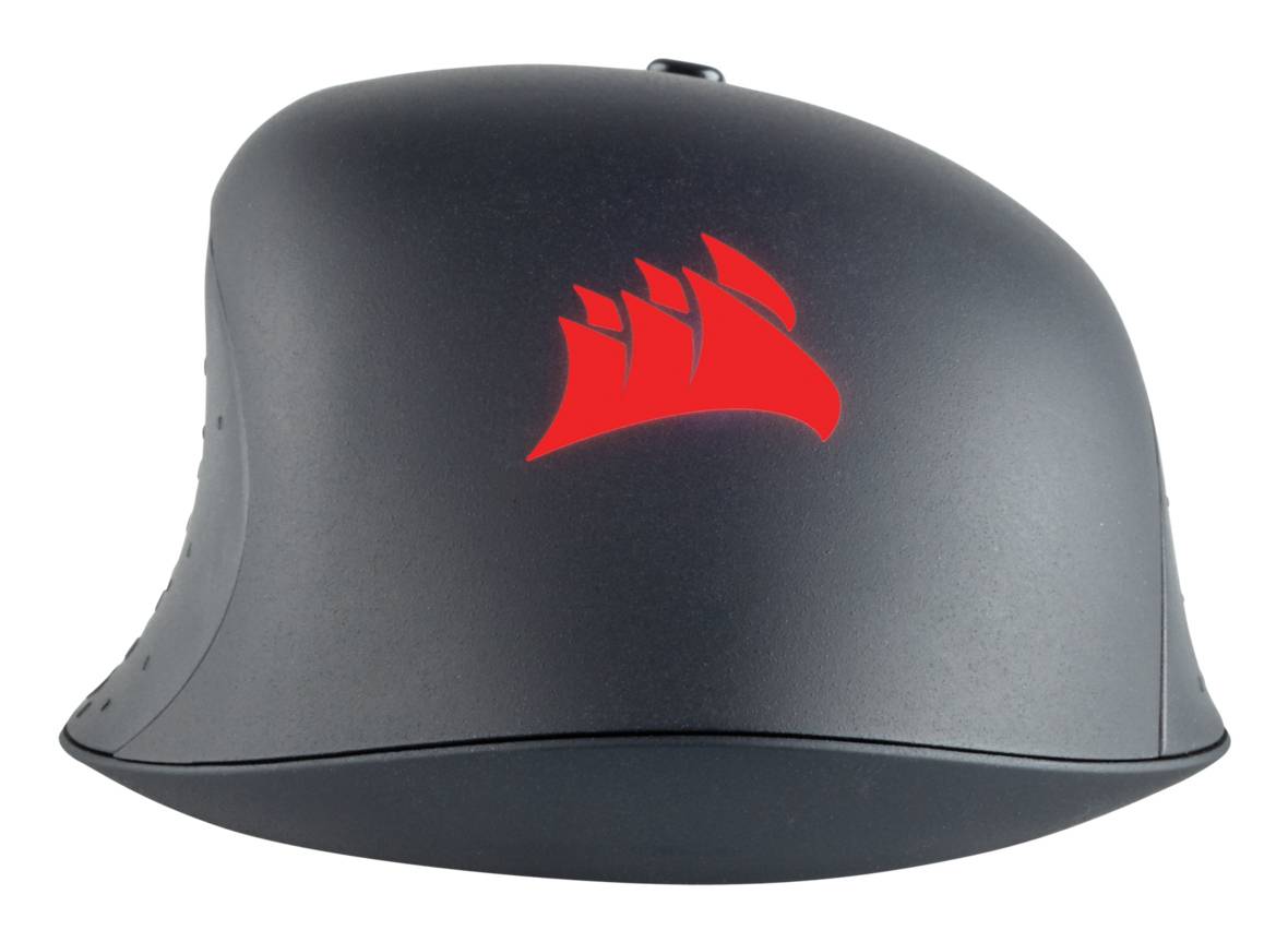 Schwarzer Schutzhelm mit einem roten Corsair-Segel-Logo auf der Vorderseite, vor einem weißen Hintergrund dargestellt.