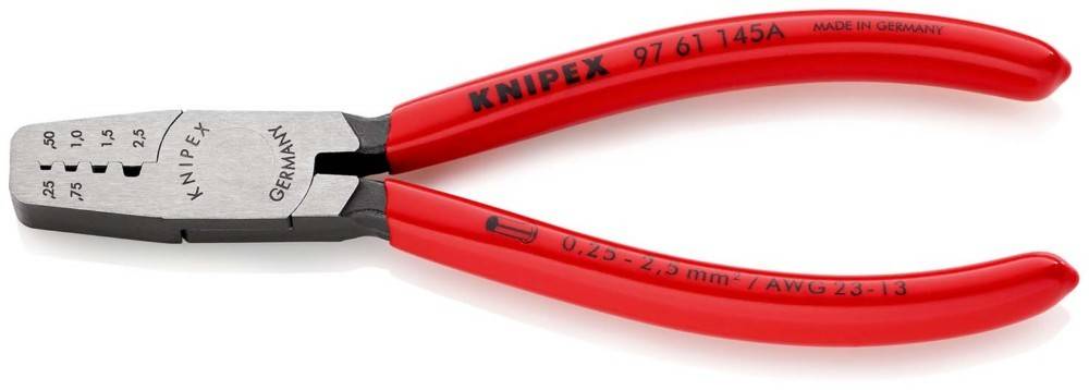 Rot gehandhabte Knipex-Drahtzangen mit Metallbacken, dargestellt auf weißem Hintergrund.