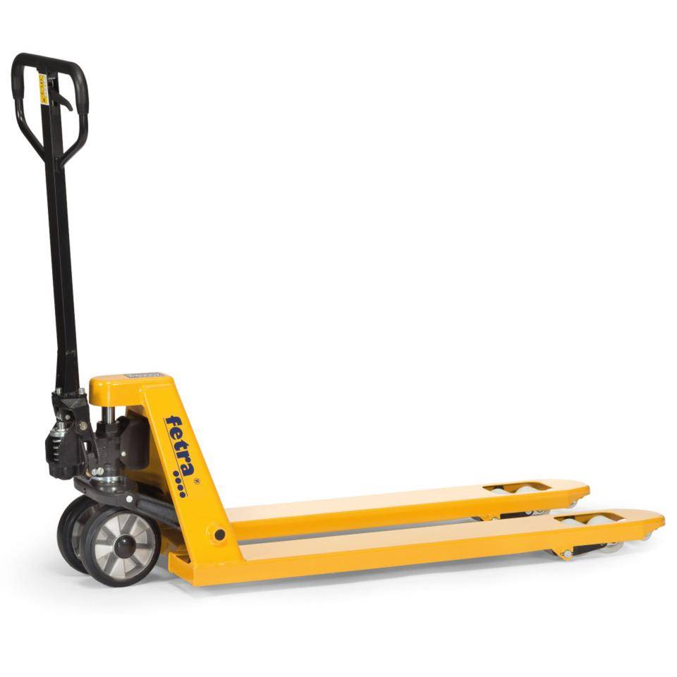 Gelber Handhubwagen mit schwarzem Griff und Gabelzinken, verwendet zum Heben und Bewegen von Paletten.
