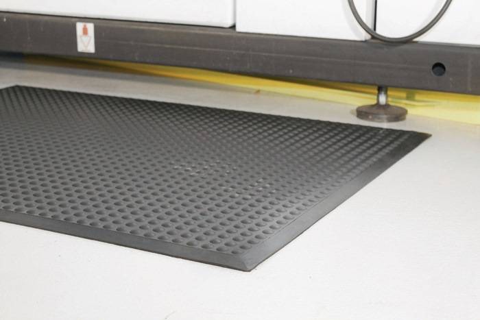 Arbeitsplatzbodenbelag Fertigmatte L900xB600xS14mm schwarz SBR-Gummi COBA