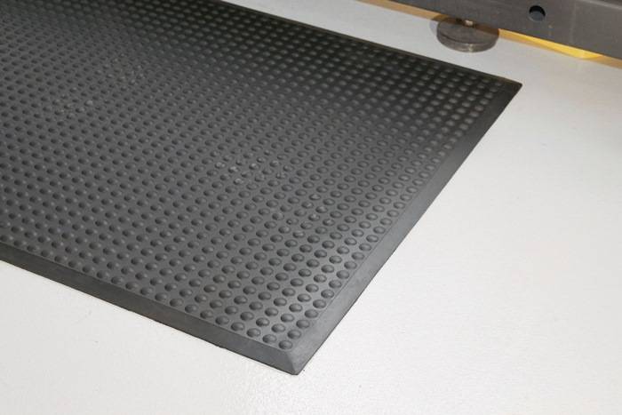 Arbeitsplatzbodenbelag Fertigmatte L900xB600xS14mm schwarz SBR-Gummi COBA