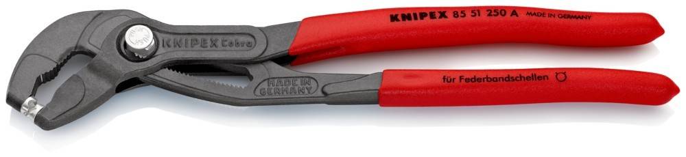 Nahaufnahme von Zangen mit rotem Griff, auf deren Metalloberfläche die Aufschriften ‚Made in Germany' und ‚Knipex' deutlich sichtbar sind.