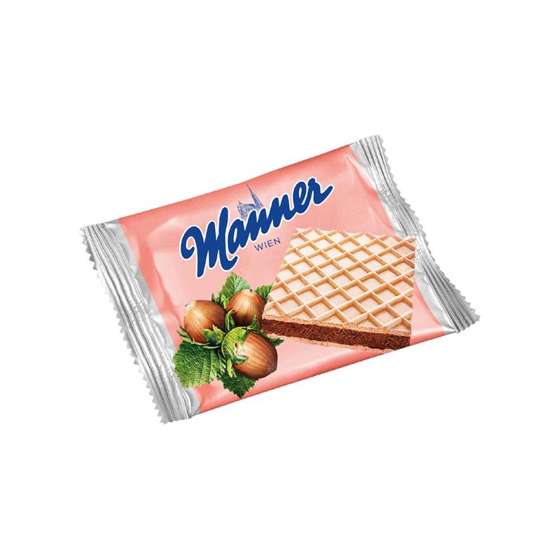 Eine rosa Packung Manner-Waffeln, die ein Bild von Haselnüssen und einem Waffelblock zeigt, veranschaulicht den mit Haselnüssen gefüllten Waffelsnack.