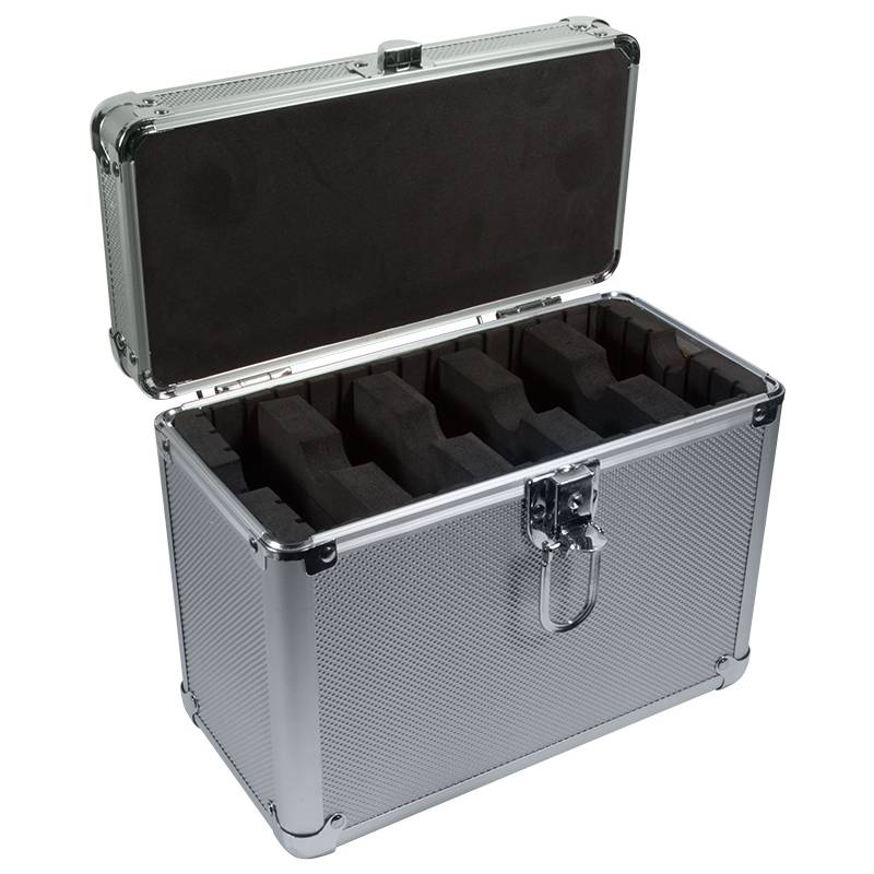 Aluminiumkoffer mit Schaumstoffeinlagen im Inneren, Deckel geöffnet, geeignet zum Transport empfindlicher Gegenstände wie Elektronik.
