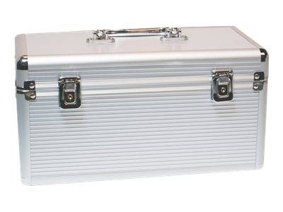 Silberner Aluminium-Transportkoffer mit Griff und zwei vorderen Verschlüssen auf weißem Hintergrund.