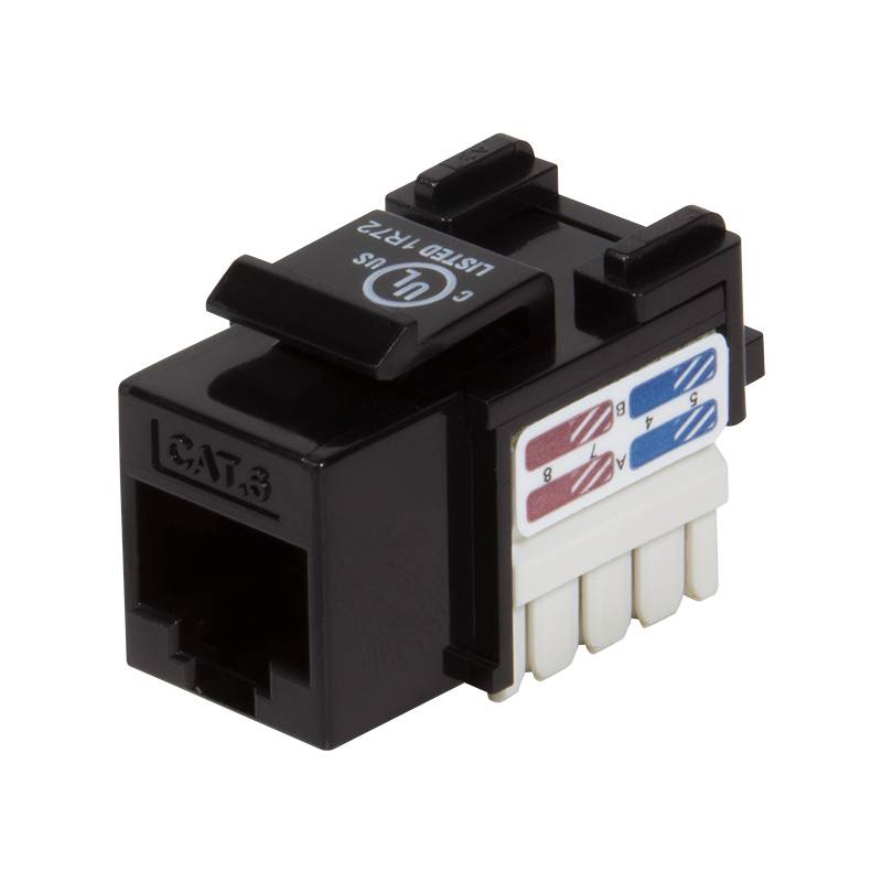 Eine schwarze Buchse. Ein 3 Ethernet-Keystone-Jack mit Drahtanschlüssen, gekennzeichnet durch Farbcodes für die Verkabelungsinstallation.