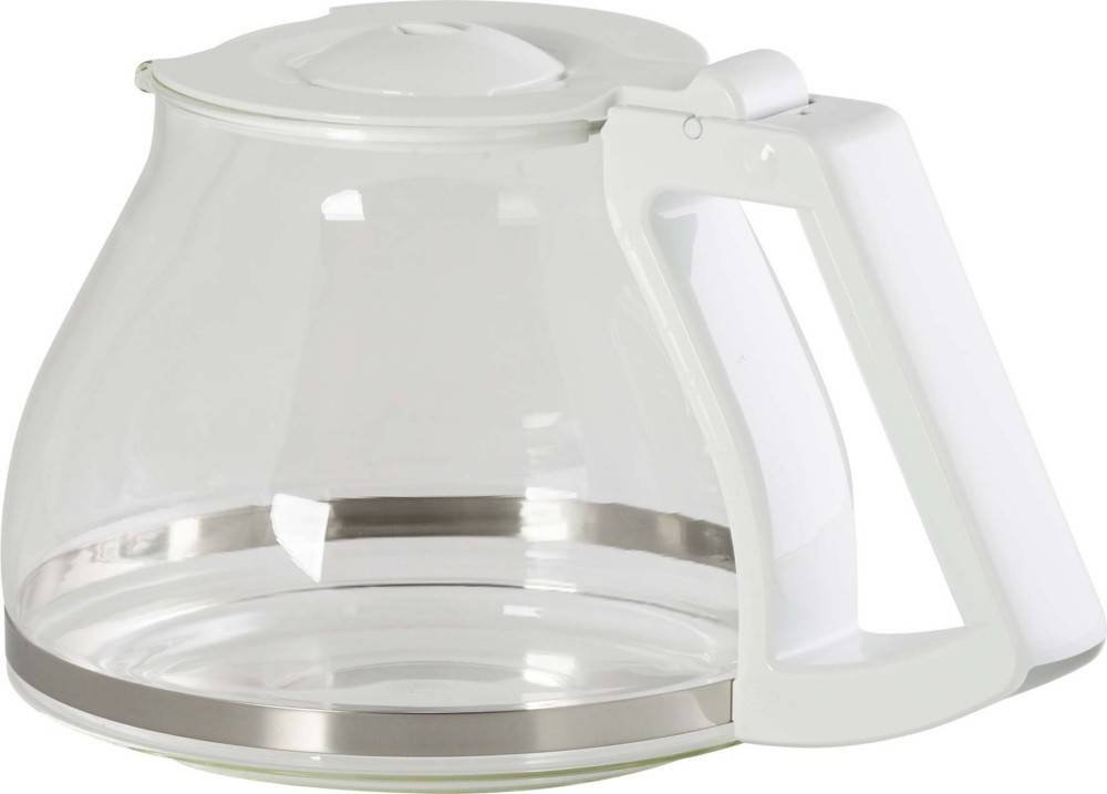Ein durchsichtiger Glaskaffeekrug mit einem weißen Kunststoffgriff und Deckel, der leer steht und typischerweise zum Brühen und Servieren von Kaffee verwendet wird.
