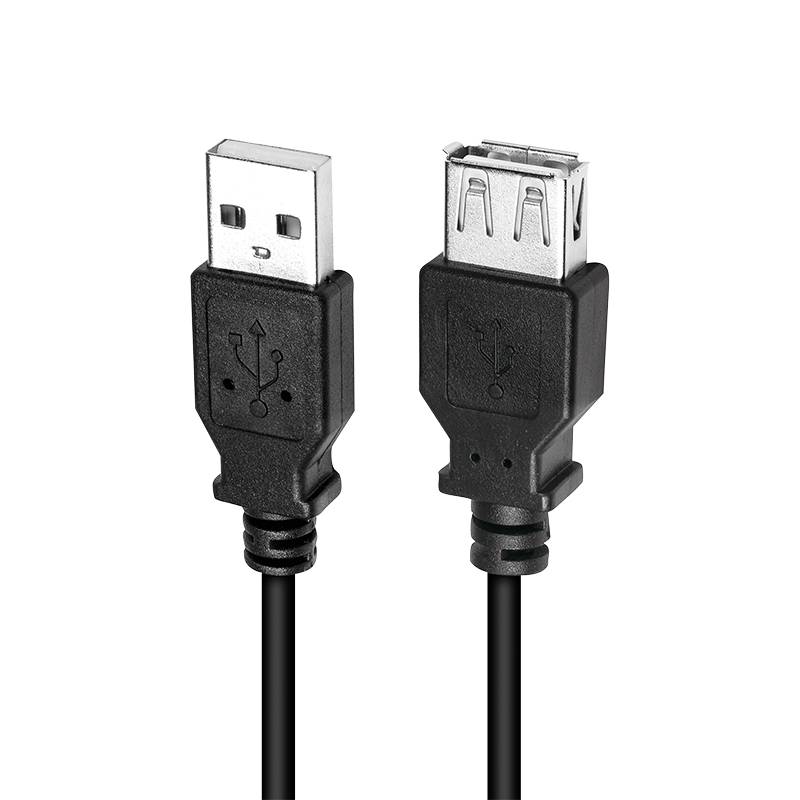 Zwei schwarze USB-Kabel mit Standard-USB-A-Steckern nebeneinander auf weißem Hintergrund gezeigt.