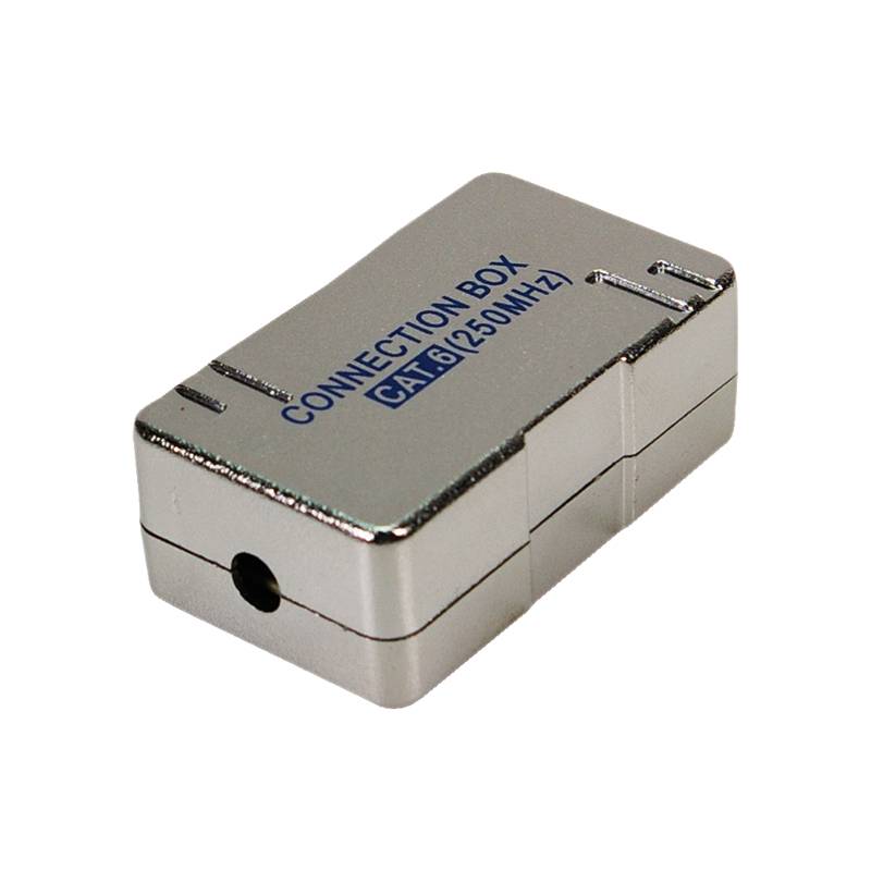 Eine kleine silberfarbene Metallverbindungsbox mit der Beschriftung "CONNECTION BOX CAT-6(250MHz)"" mit einer Kabelöffnung an einem Ende, gezeigt auf weißem Hintergrund.