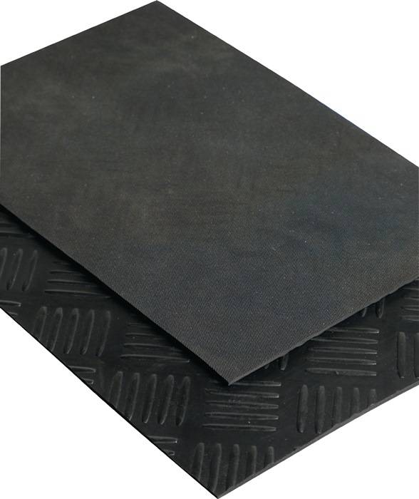 Hammerschlagmatte B.1,4m L.10m D.3mm schwarz NR/SBR Rl.MÖLLER