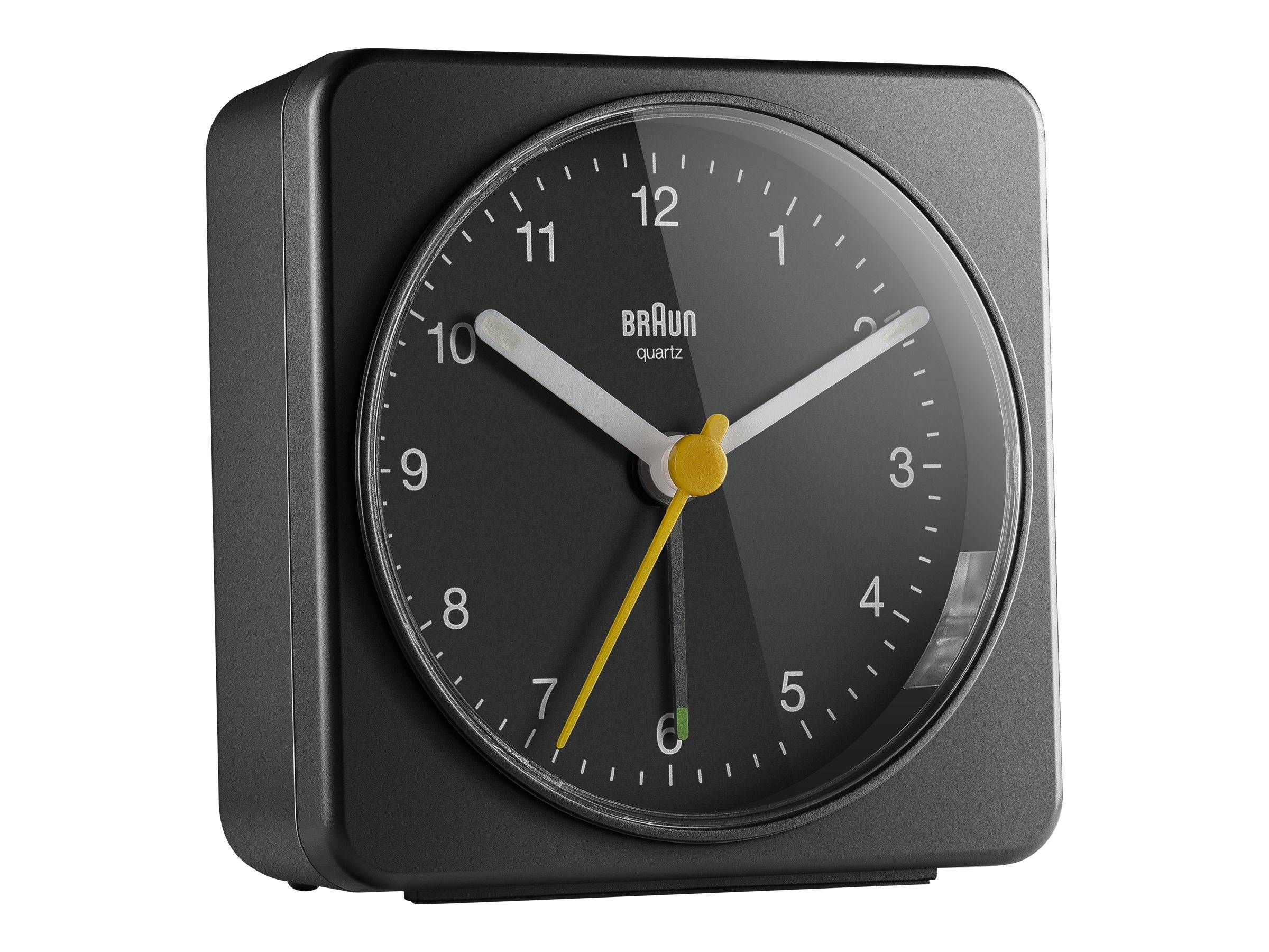 Schwarze Braun Quarz-Analogwecker mit weißen Zeigern und gelbem Sekundenzeiger, zeigt etwa 10:10.
