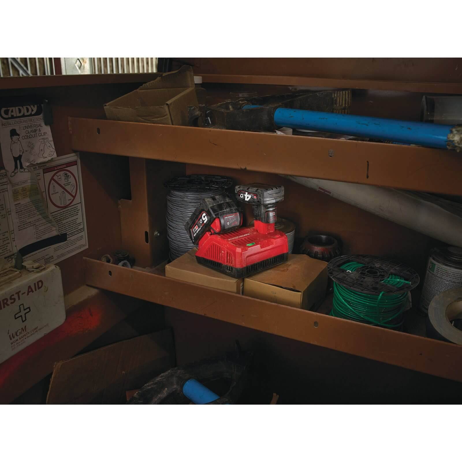 Milwaukee Akku-Schnellladegerät M12-18FC 12-18V Charger Ladestation Ladegerät