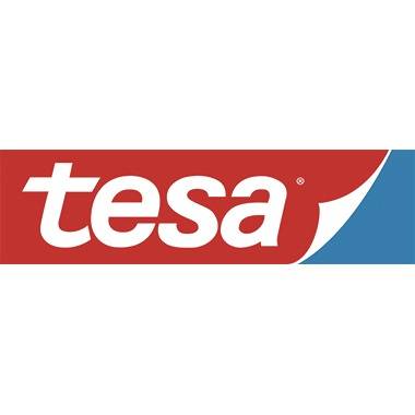 Tesa-Logo in weißen Kleinbuchstaben auf einem roten Banner mit einer blau-weißen geschwungenen Ecke.